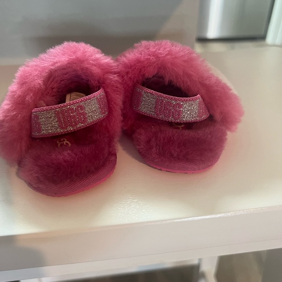 Baby UGG  slippers - Picture 1 of 4